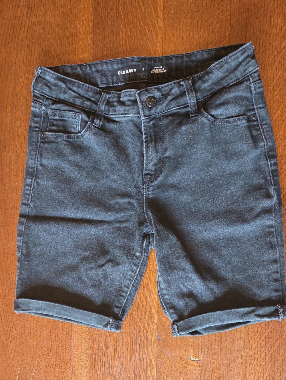 Old Navy Women’s Black Denim Bermuda Shorts Size 2